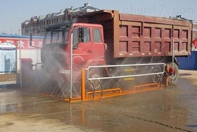 連云港工程自動(dòng)洗車(chē)槽助力綠色施工 十點(diǎn)半高效清洗的運(yùn)輸車(chē)輛洗車(chē)機(jī)解析