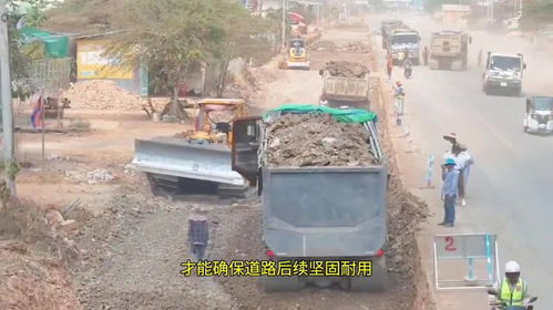 修路不簡(jiǎn)單 渣土車(chē)與推土機(jī)的無(wú)言協(xié)奏曲